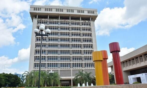 RD mantiene su tasa de política monetaria en el 5,25 % anual