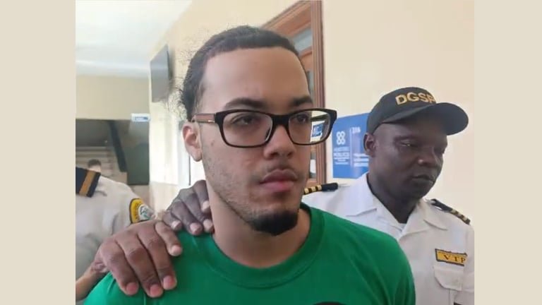 VIDEO: Aplazan audiencia de medida de coerción a John 42 quien hirió de bala a una niña en Capotillo