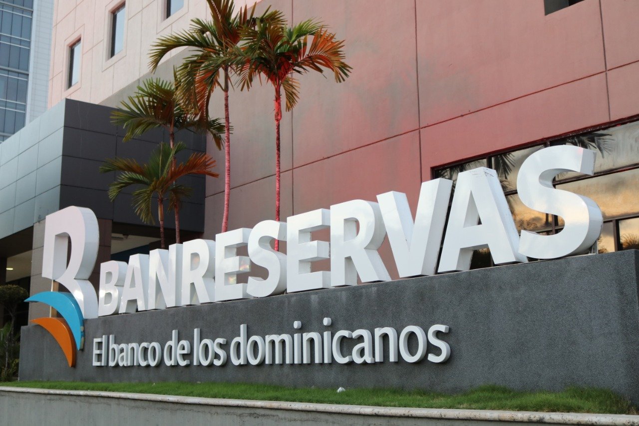 Banreservas recibe premio como Mejor Banco dominicano imagen