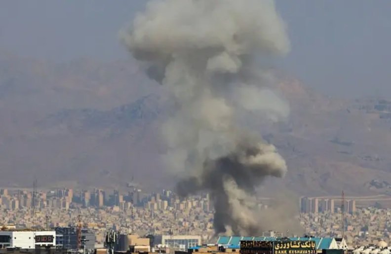 Bombardean planta atómica de Bushehr en Irán este sábado imagen