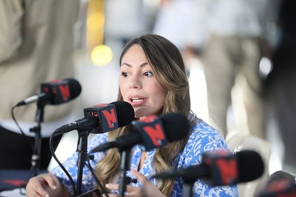 Celebra Iluminada Muñoz 5 años en el elenco de la Z -101 imagen