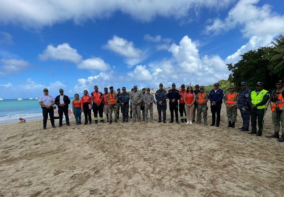 Rescatan 6 personas atrapadas por subida marea; pese alerta imagen