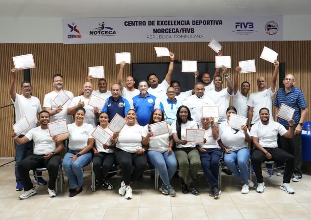 Capacitan técnicos de voleibol internacionales para los JCC imagen