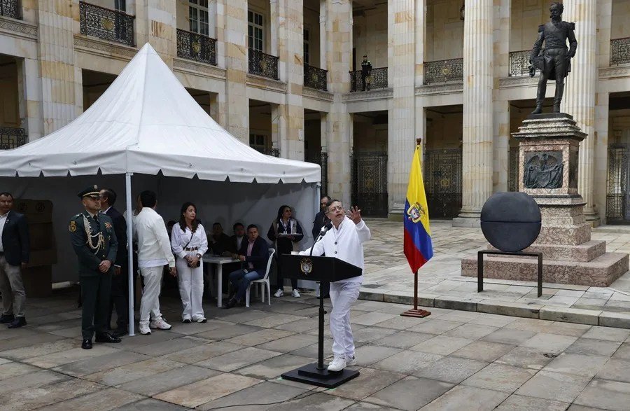 Los candidatos en Colombia votan y Cepeda y De la Espriella confían en ganar la Presidencia en primera vuelta