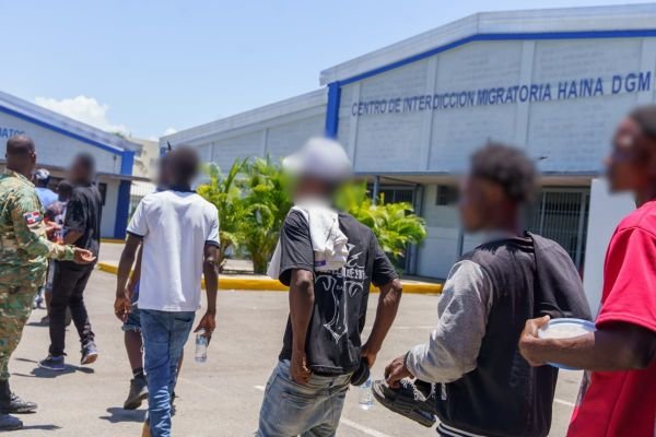 DGM detiene 957 extranjeros y deporta 967 por frontera Haití imagen