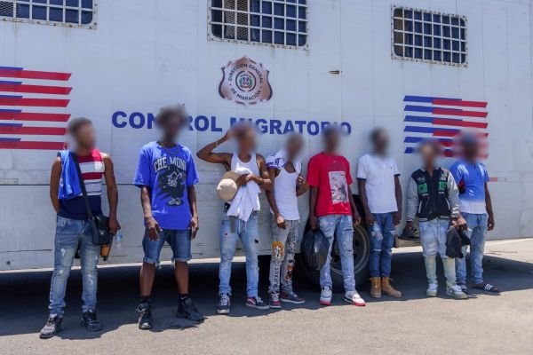Migración deporta a 1,360 extranjeros indocumentados imagen