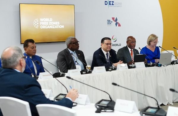 Ministro asegura es momento de zonas francas de tecnología imagen