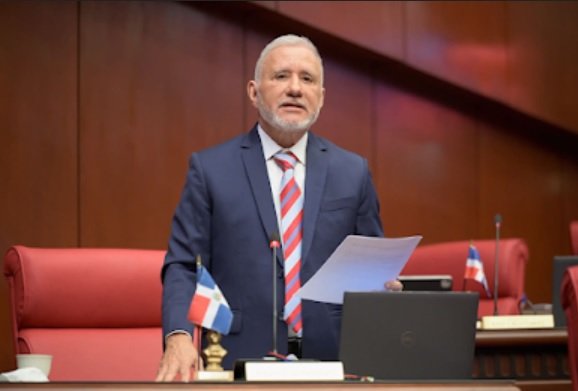 Senador Taveras Guzmán deja PRM, se declara «independiente» imagen