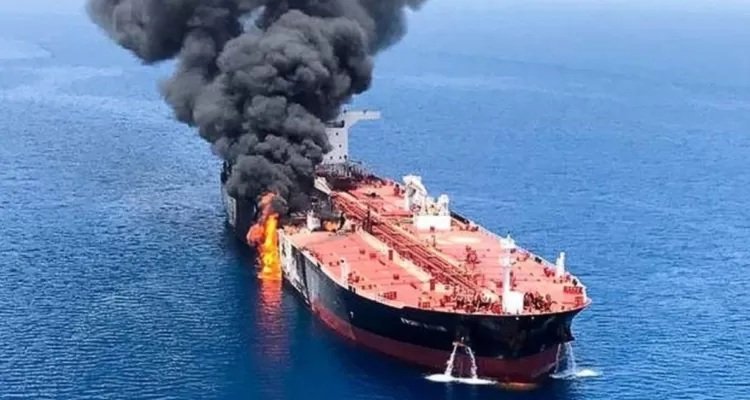 Un petrolero sufre daños por » explosión» frente costas Omán imagen