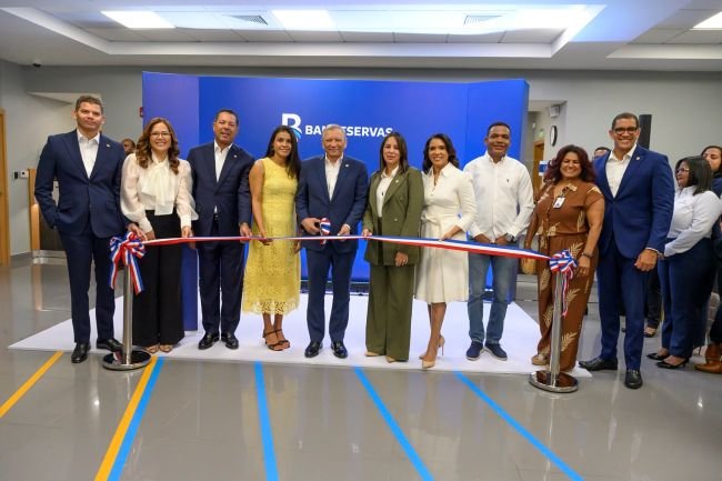 Banreservas inaugura oficina en la Plaza Paseo 27 de SD Oeste imagen