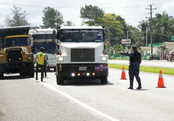 Digesett intensifica controles a vehículos pesados en la RD imagen