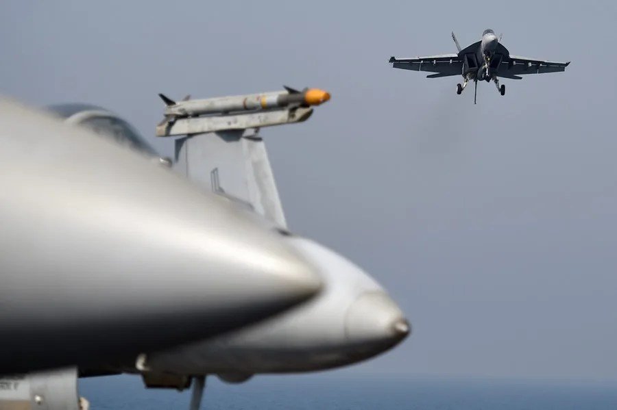EE.UU. lanza ataques "de defensa" contra isla de Irán e intercepta misiles y drones