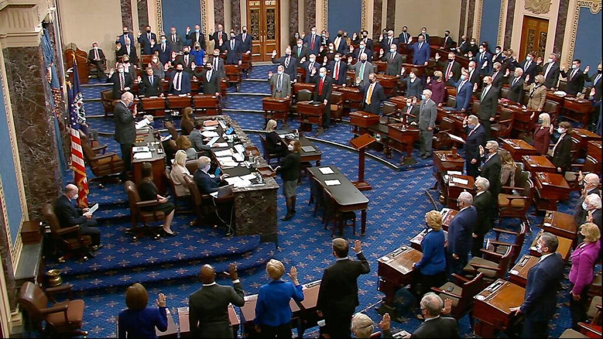 El Senado de EEUU vota a favor de detener la guerra contra Irán imagen