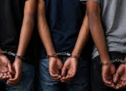 Apresan tres menores buscados por asesinato comerciante SDO imagen