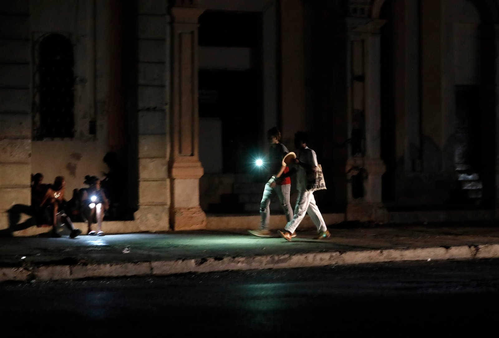 CUBA: Nuevo apagón deja sin suministro eléctrico toda la isla imagen