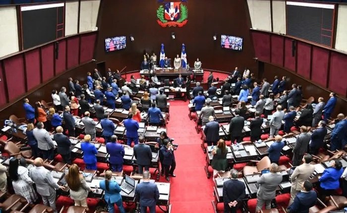 Diputados aprueban declarar 19 de noviembre día del geriatra imagen