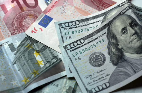 El dólar bajó 60 cts. y euro 17; eran vendidos $59.34 y $69.76 imagen