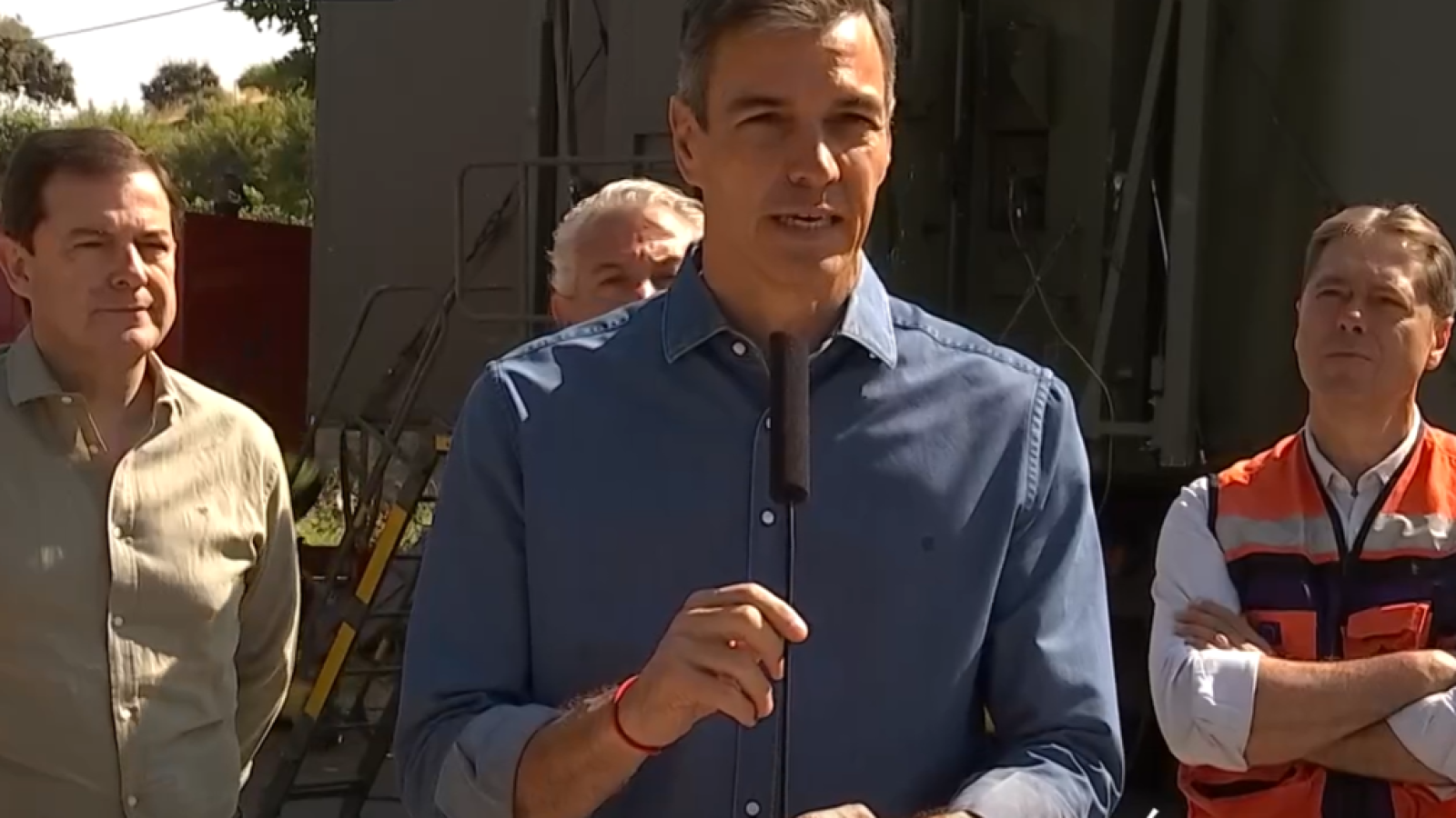 Pedro Sánchez sobre los incendios: "Quedan horas complejas pero la noche ha sido muy positiva" Pedro Sánchez sobre los incendios: "La noche ha sido muy positiva" - Informativo 24h | Ver