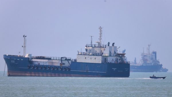 Irán avisa que podría bloquear otras rutas marítimas clave imagen