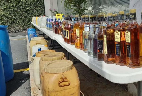 MP decomisa 5,000 unidades bebidas alcohólicas adulteradas imagen