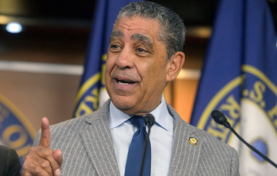 NY: Espaillat celebra fallo mantiene ciudadanía por nacimiento imagen