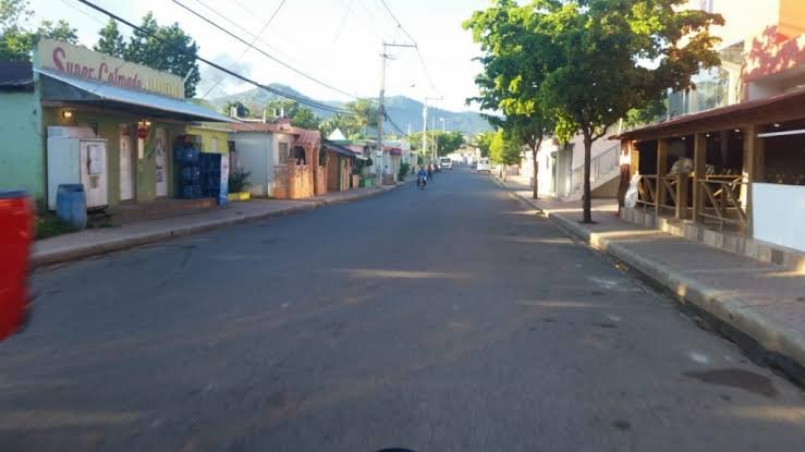 Paro de 48 horas paraliza las actividades en Licey al Medio imagen