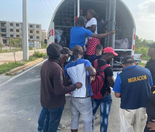 DGM detiene a 24 haitianos en operativos migratorios en SD imagen