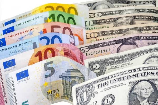 Dólar bajó 38 cts. y era vendido a $58.36; el euro sigue a $69.99 imagen