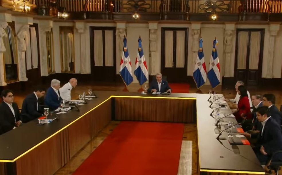 EN VIVO: Presidente y otros funcionarios en rueda prensa imagen