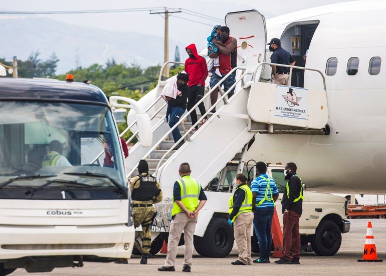 Experto de la ONU rechaza deportaciones EU de haitianos imagen