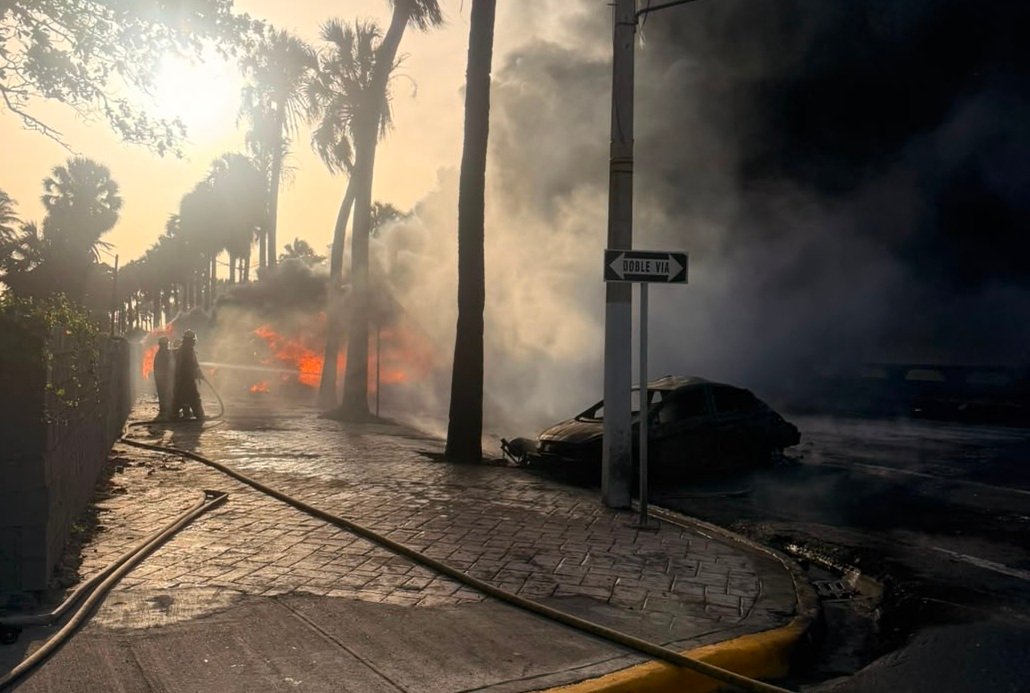 Explosión de tanquero causa
gran pánico en malecón de SD imagen