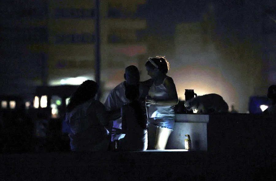 Cuba sufre otro apagón nacional en menos de 24 horas por "eventos meteorológicos"