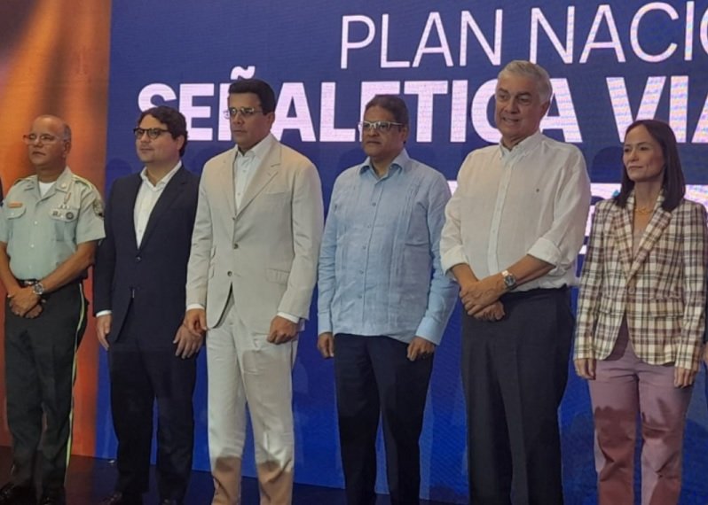 Lanzan plan para modernizar la señalización vial zonas turísticas imagen