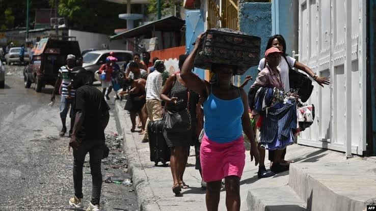 Miles de haitianos huyen de Kenscoff tras cruento ataque imagen
