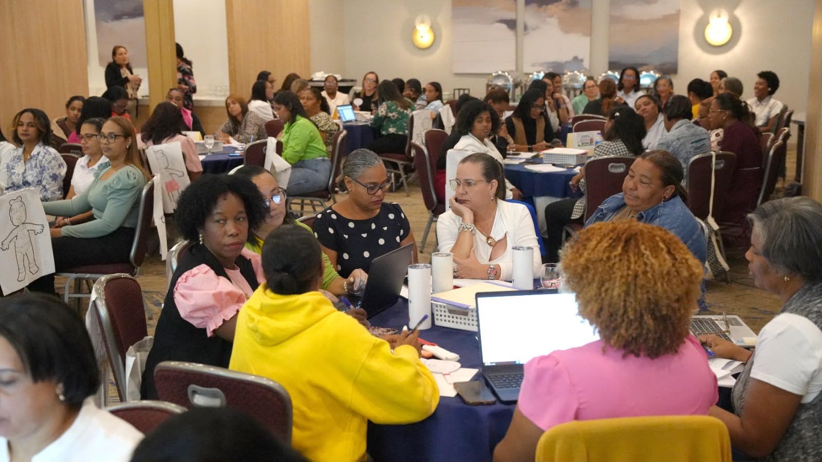 MINERD inicia la capacitación de más de 90,000 docentes imagen