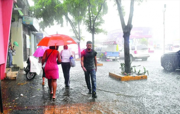 Onda y vaguada provocarán aguaceros este miércoles en RD imagen