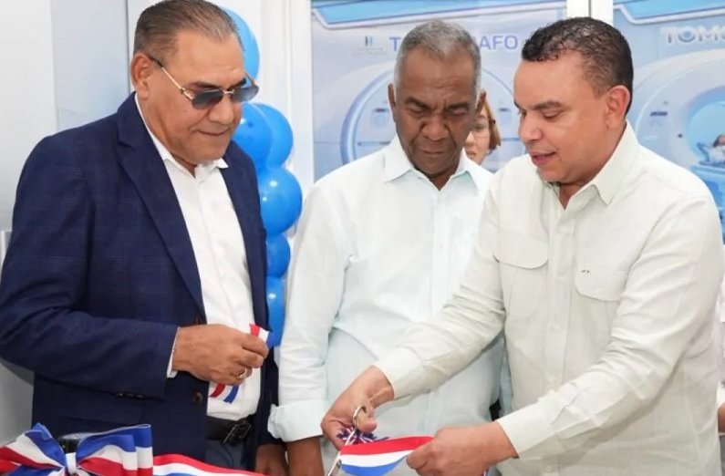SNS entrega tomógrafo última generación a hospital de Baní imagen