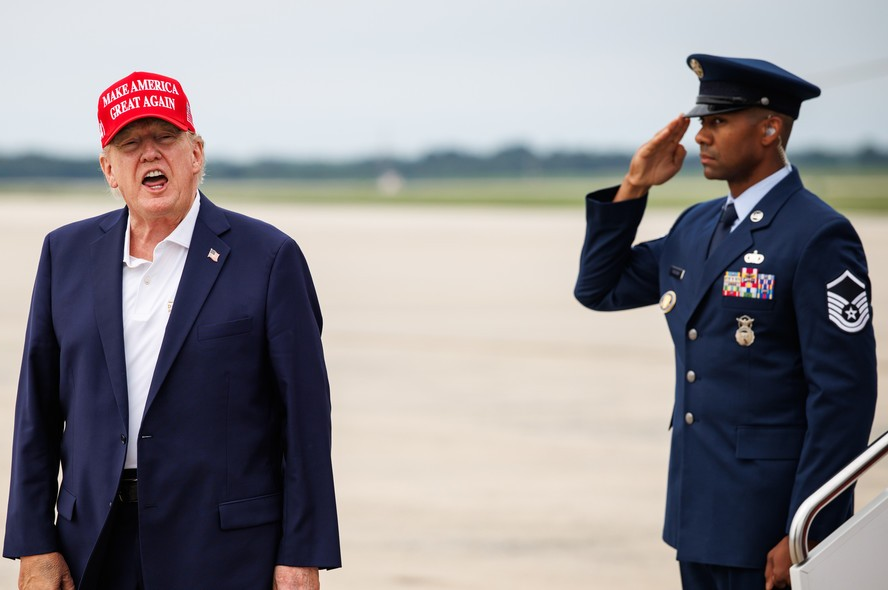 Trump aconseja a Irán «izar la bandera blanca de la rendición» imagen