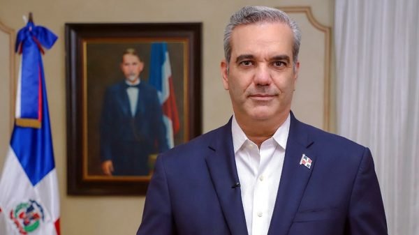 Abinader traslada por tres días la sede presidencial a Santiago imagen