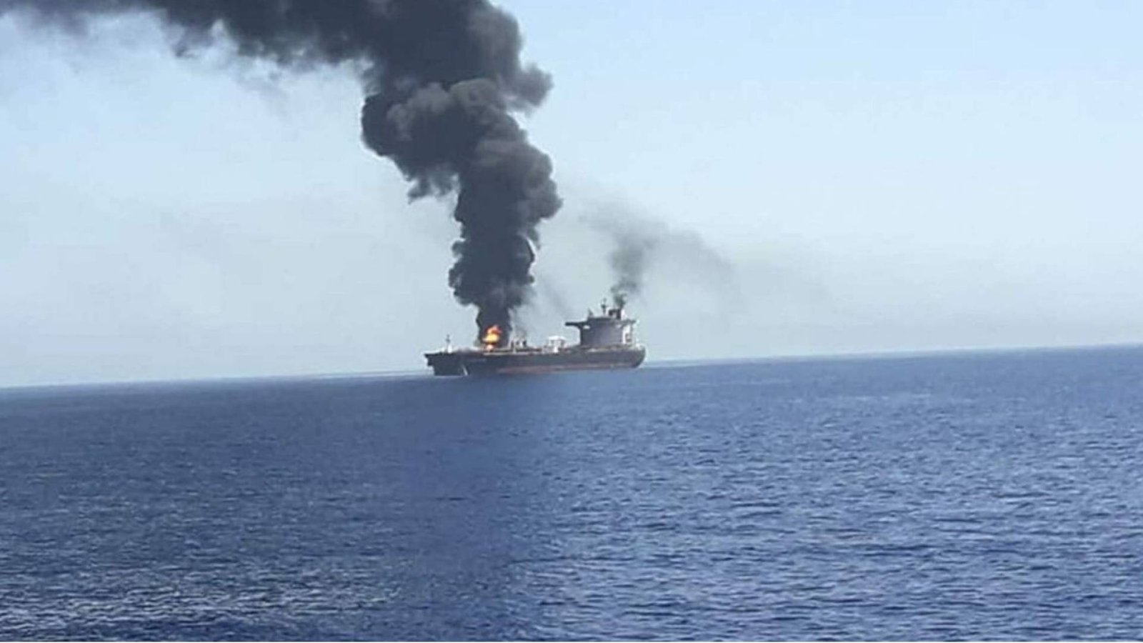Atacan buque indio navegaba frente a las costas de Omán imagen