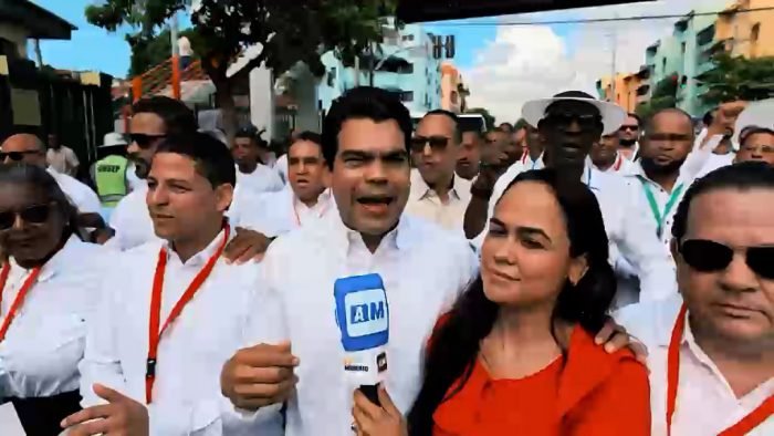 Wellington Arnaud destaca liderazgo de Abinader al asumir presidencia del PRM imagen