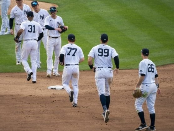 Yankees apalean a Boston y toman ventaja en playoffs de GL imagen