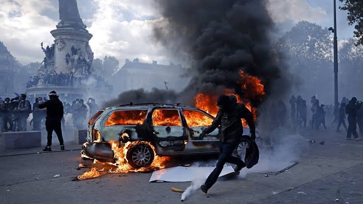 FRANCIA: Piden a Macron la declaración estado emergencia imagen