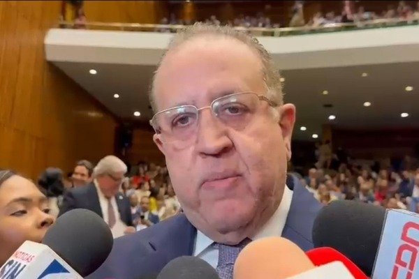 Magín Díaz atribuye cierres de negocios a dinámica de mercado imagen