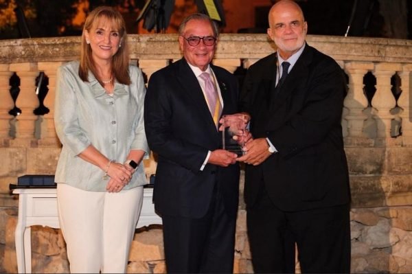 MALTA: Reconocen a Frank Rainieri por aporte turismo RD imagen