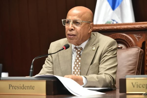 Pacheco critica abandono de sesión en Cámara de Diputados imagen
