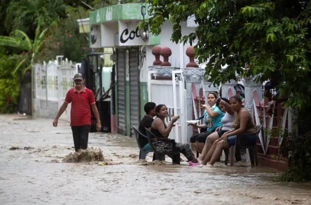 Reportan 2,360 personas y 590 viviendas afectadas por lluvias imagen