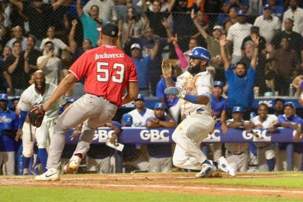 Toros, Gigantes y Licey triunfan en torneo béisbol dominicano imagen